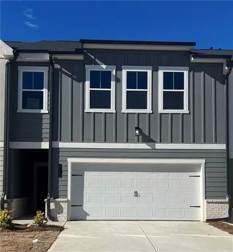 761 Point Place Dr, Loganville, GA 30052