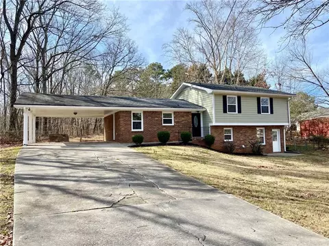 6831 Laurel View Ct, Douglasville, GA 30135