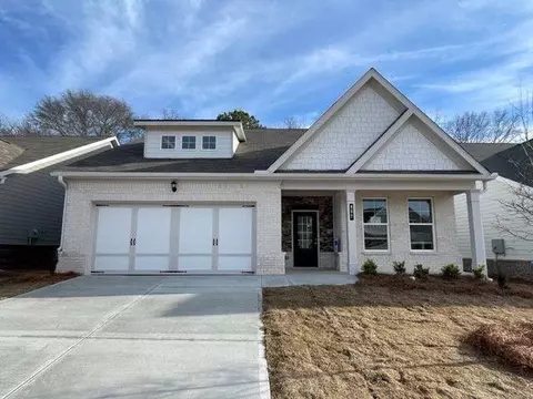 807 Kestrel Dr, Loganville, GA 30052