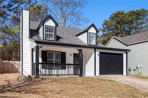 1047 Autumn Crest Ct, Stone Mountain, GA 30083