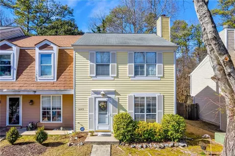 3045 Shadow Walk Ln, Tucker, GA 30084