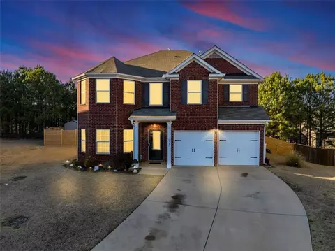 6748 Oak Hill Pl, Fairburn, GA 30213