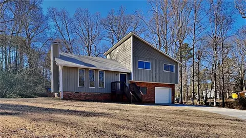 3985 Hillpine Way, Douglasville, GA 30135