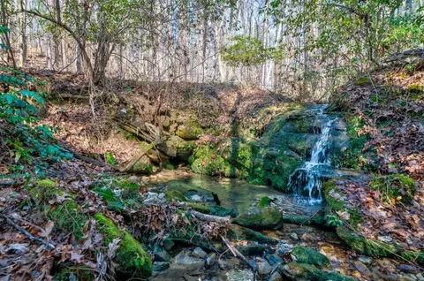 Exterior - 741 Scenic Dr, Toccoa, GA 30577 photo 2 of 9