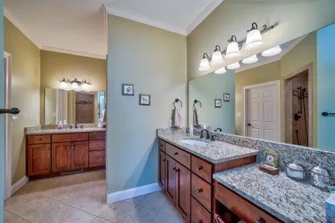 Bath - 741 Scenic Dr, Toccoa, GA 30577 photo 1 of 3
