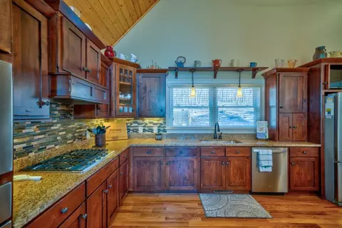 Kitchen - 741 Scenic Dr, Toccoa, GA 30577 photo 3 of 4