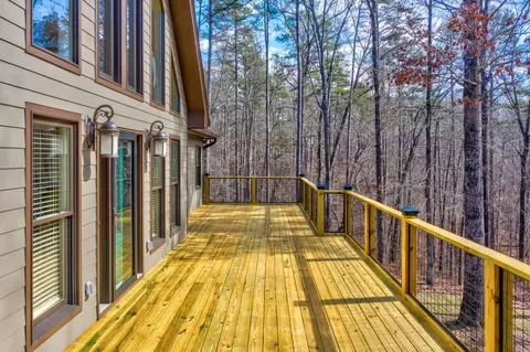 Exterior - 741 Scenic Dr, Toccoa, GA 30577 photo 4 of 9