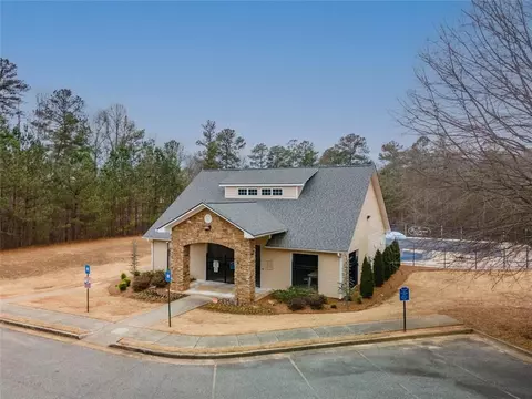 Exterior - 1987 Roxey Ln, Winder, GA 30680 photo 7 of 8