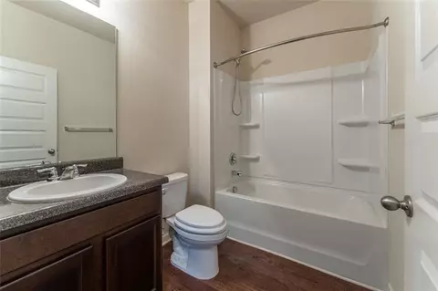 Bath - 1987 Roxey Ln, Winder, GA 30680 photo 1 of 6