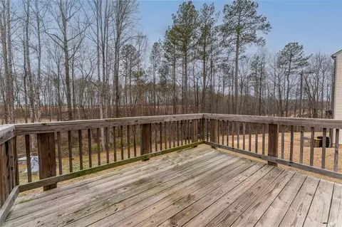 Exterior - 1987 Roxey Ln, Winder, GA 30680 photo 5 of 8