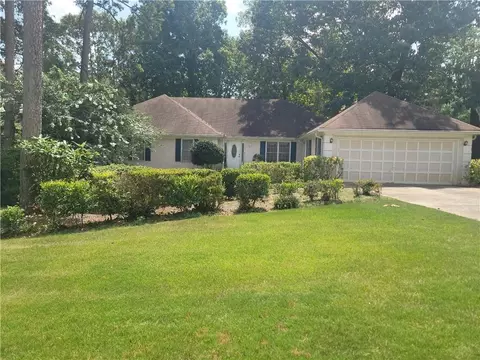 5629 Southern Pines Ct, Stone Mountain, GA 30087