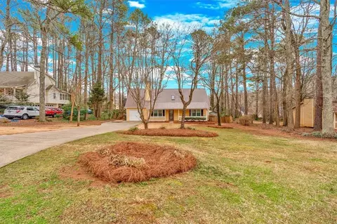 912 Hardy Cir, Dallas, GA 30157