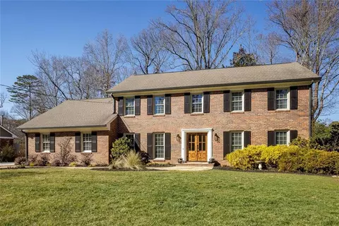1618 Wellshire Ln, Dunwoody, GA 30338
