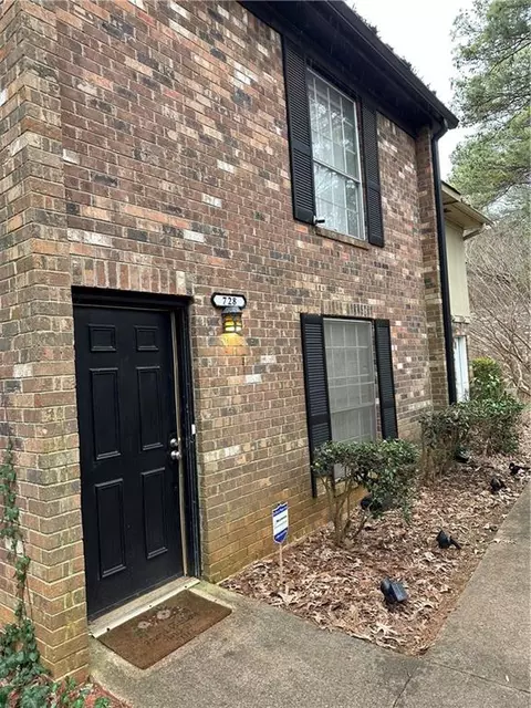 728 Garden View Dr, Stone Mountain, GA 30083