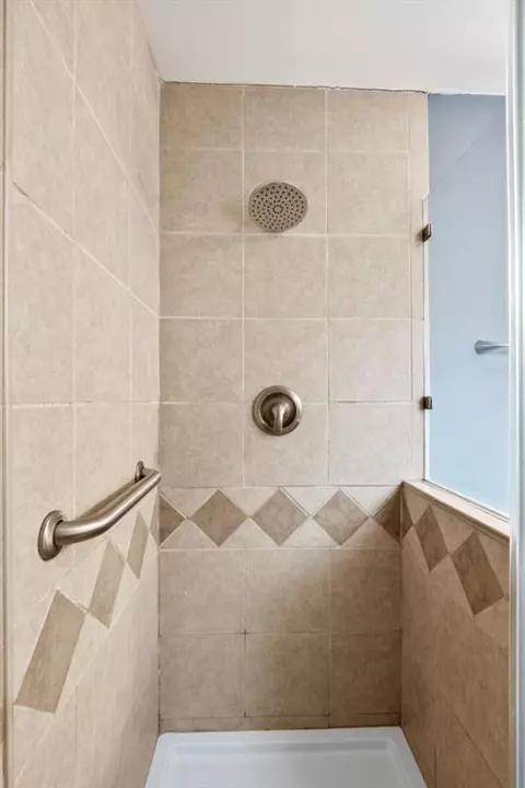 Bath - 4172 N Shallowford Rd, Chamblee, GA 30341 photo 3 of 4