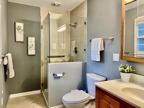 Bath - 4172 N Shallowford Rd, Chamblee, GA 30341 photo 2 of 4