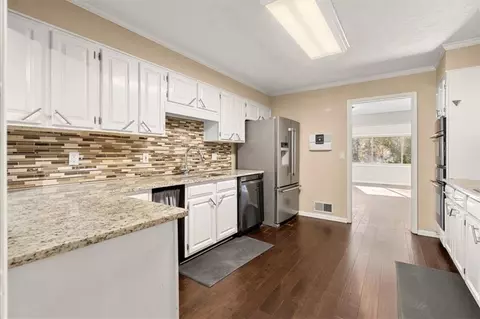 Kitchen - 4162 D Youville Trce, Chamblee, GA 30341 photo 3 of 4