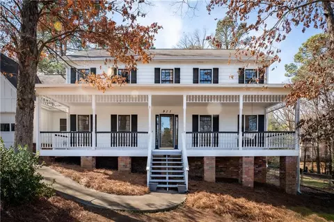 911 Cedar Trce SW, Lilburn, GA 30047