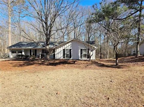 11 Azalea Dr, Newnan, GA 30263