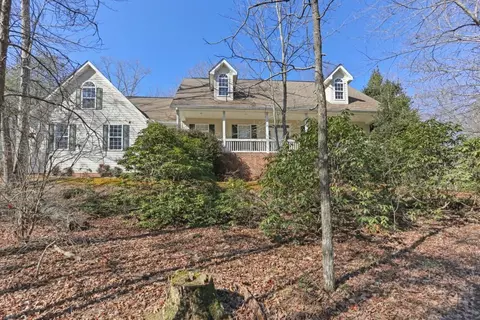 221 Crest Winds Dr, Clarkesville, GA 30523