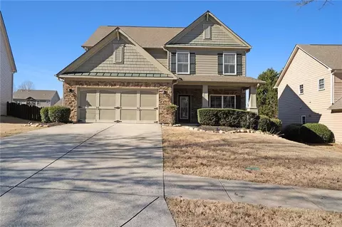 7823 Keepsake Ln, Flowery Branch, GA 30542