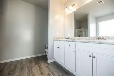 Bath - 25 Bingley Ct, Covington, GA 30016 photo 1 of 8