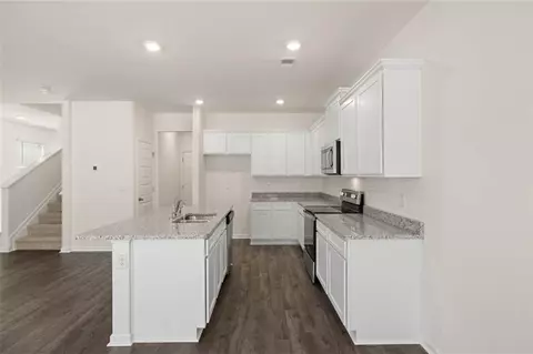 Kitchen - 405 Oakmere Ct, Hampton, GA 30228 photo 5 of 5