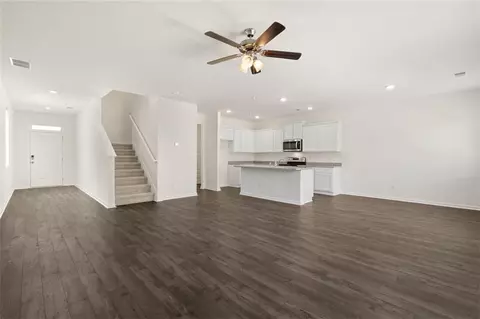 Living - 405 Oakmere Ct, Hampton, GA 30228 photo 2 of 3
