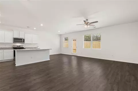 Living - 405 Oakmere Ct, Hampton, GA 30228 photo 3 of 3
