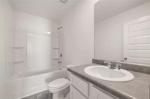 Bath - 405 Oakmere Ct, Hampton, GA 30228 photo 6 of 6