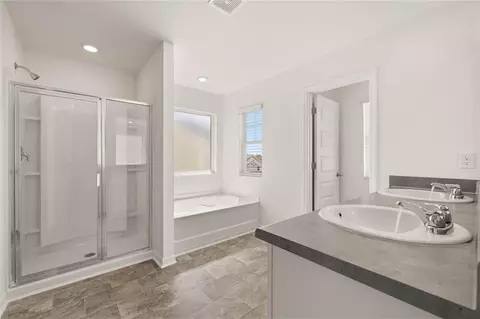Bath - 405 Oakmere Ct, Hampton, GA 30228 photo 5 of 6