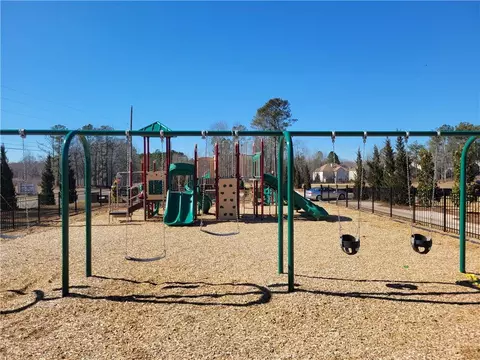 Exterior - 405 Oakmere Ct, Hampton, GA 30228 photo 2 of 2