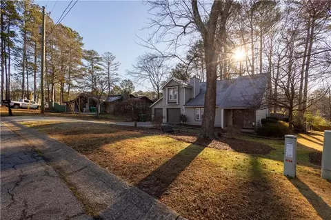 5504 Cobb Mdw, Norcross, GA 30093