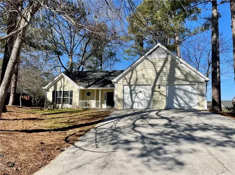 2522 Country Lake Cir, Powder Springs, GA 30127