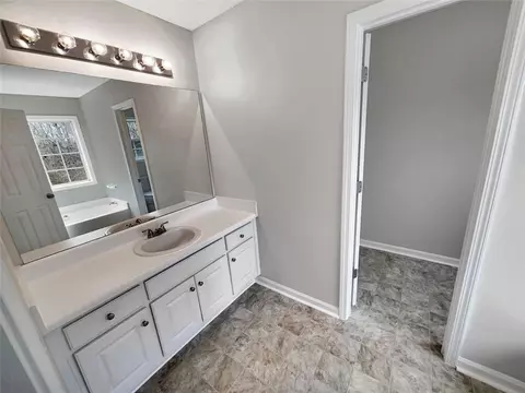 Bath - 1241 Dylan Way, Bethlehem, GA 30620 photo 3 of 5