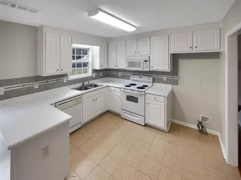 Kitchen - 1241 Dylan Way, Bethlehem, GA 30620 photo 4 of 5