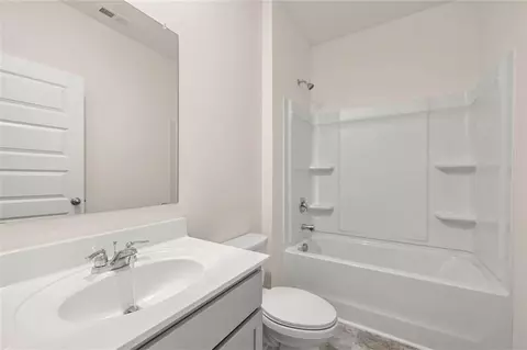 Bath - 11964 Conrad Cir, Hampton, GA 30228 photo 4 of 5