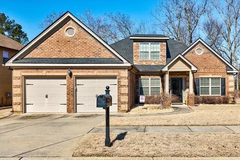 7983 Heathmore Dr, Fairburn, GA 30213