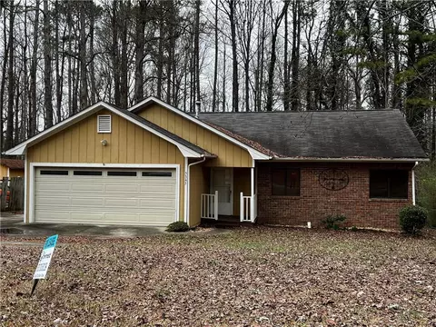 5345 Garvey Dr, Fairburn, GA 30213
