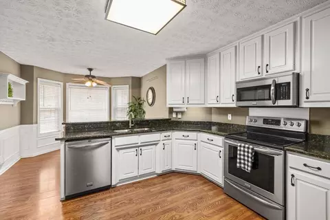Kitchen - 540 Cluster Ct, Grayson, GA 30017 photo 2 of 8