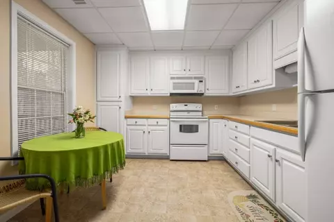 Kitchen - 540 Cluster Ct, Grayson, GA 30017 photo 8 of 8