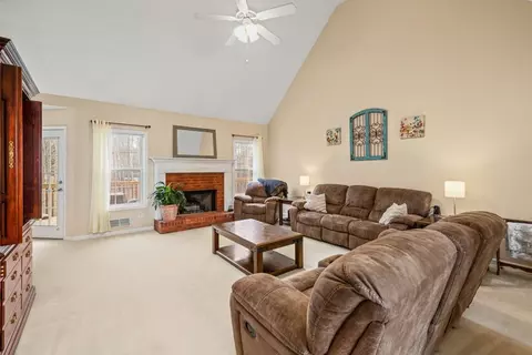 Living - 540 Cluster Ct, Grayson, GA 30017 photo 5 of 8