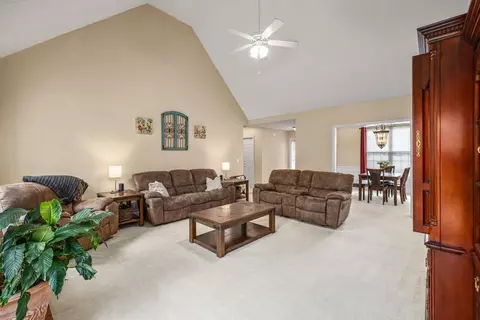 Living - 540 Cluster Ct, Grayson, GA 30017 photo 4 of 8