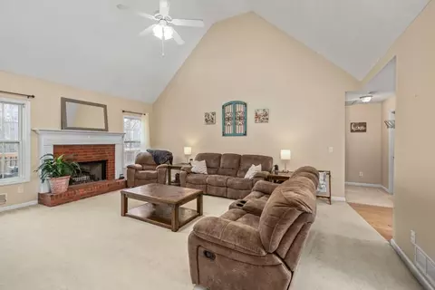 Living - 540 Cluster Ct, Grayson, GA 30017 photo 3 of 8