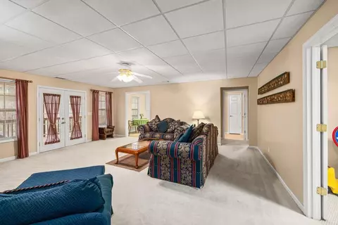 Living - 540 Cluster Ct, Grayson, GA 30017 photo 6 of 8