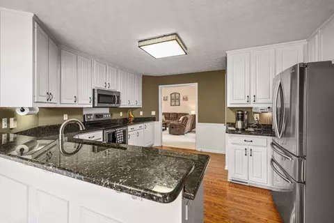 Kitchen - 540 Cluster Ct, Grayson, GA 30017 photo 5 of 8