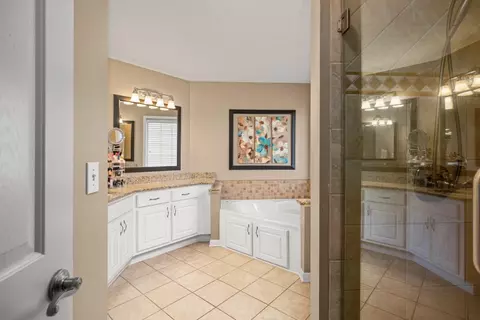 Bath - 540 Cluster Ct, Grayson, GA 30017 photo 1 of 5