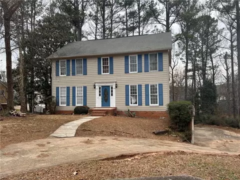1322 Glen Iris Ct, Lawrenceville, GA 30043