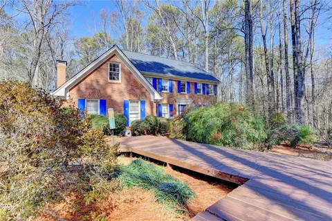 5219 Rocky Hill Dr SW, Lilburn, GA 30047