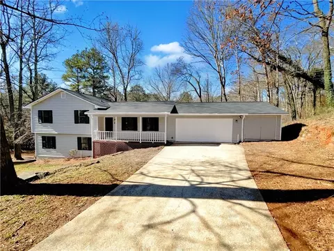457 Kings Hill Ct, Lawrenceville, GA 30045
